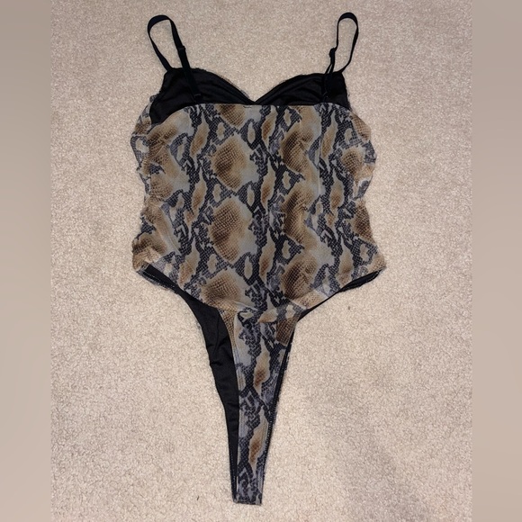 Snakeskin Ruched Bodysuit - Picture 3 of 3